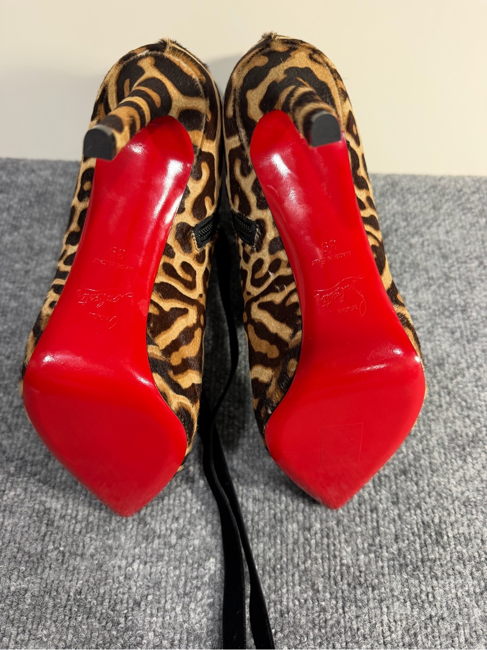 Christian Louboutin Circus Nana 100 Pony Hair Boots size 39. - Picture 12 of 13